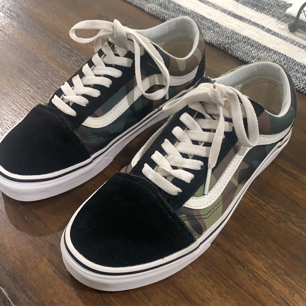 Camo print Vans size 6 men’s / 7.5 women’s